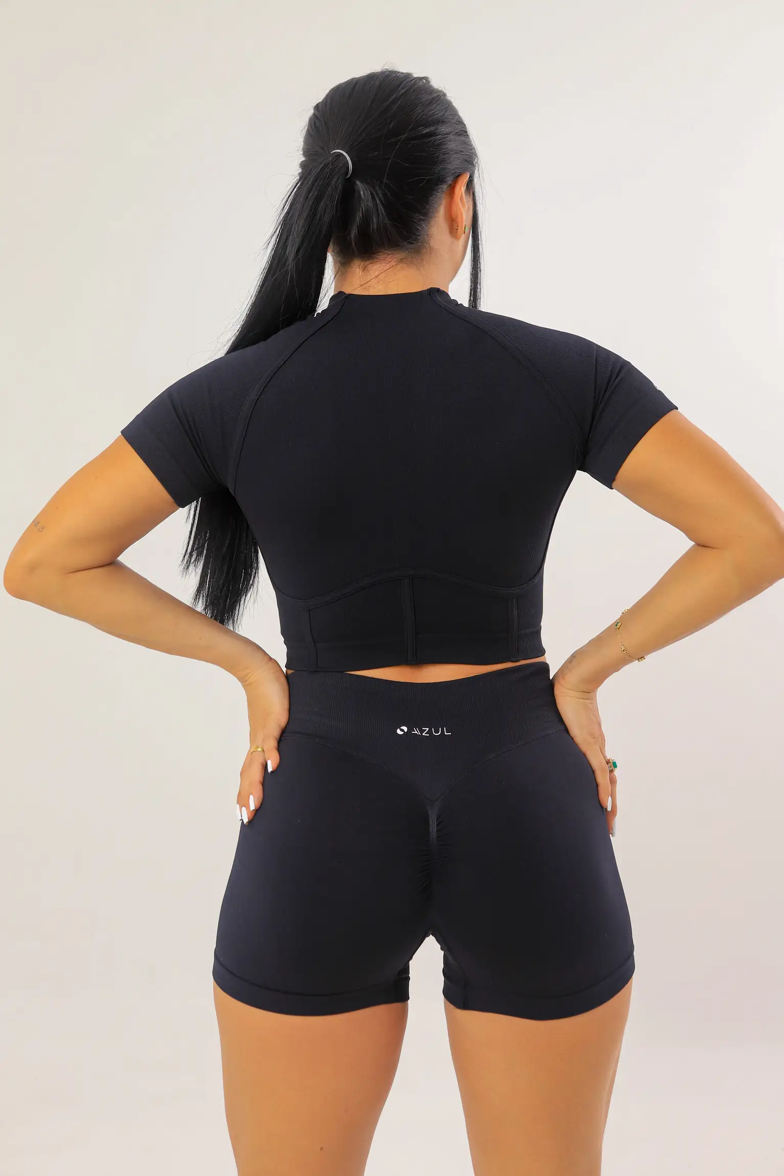 Blusa Saturno · Cuello Alto sesgado · Negro - Image 5